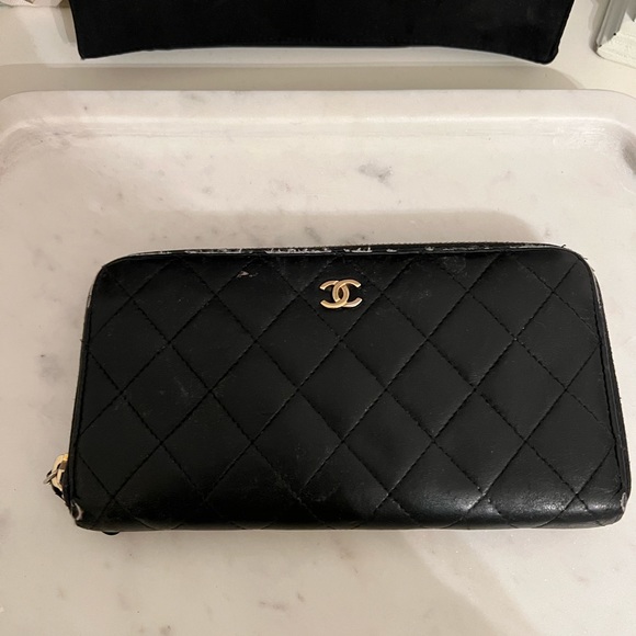 CHANEL Handbags - CHANEL Authentic Black Zipped Wallet